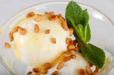 Lezzetli dondurmalar sedir fıstıklı