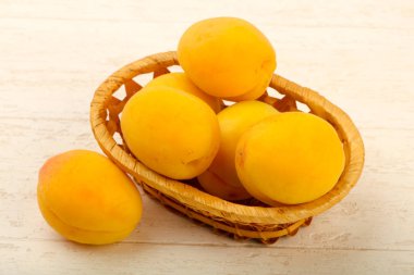 Olgun tatlı kayısı