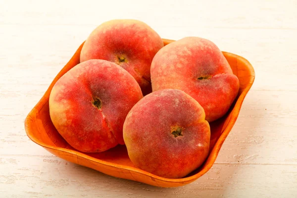 Olgun tatlı şeftali