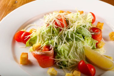 Somonlu Sezar salatası