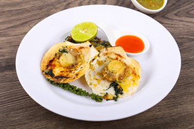 Ispanak ile pişmiş tarak