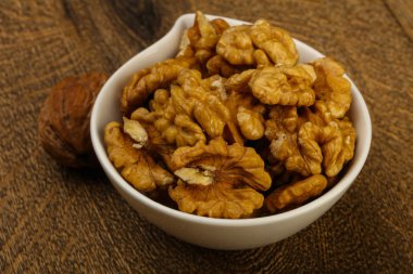 Kabın içinde açık ceviz