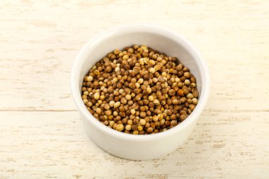 Kabın içinde kişniş tohumu