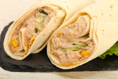 Ton balıklı ekmek rulo