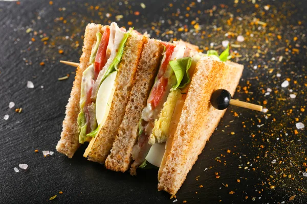Клубний бутерброд з м'ясом — стокове фото