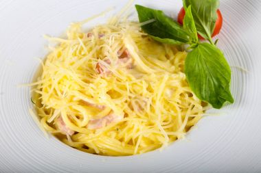 lezzetli makarna carbonara