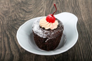 Tatlı kek kiraz ile