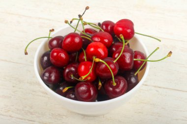 tatlı kiraz meyveleri