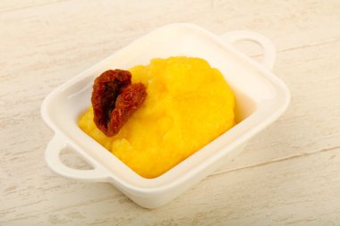 Kuru domatesli Polenta.