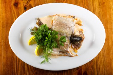 Peynir ile doldurulmuş alabalık