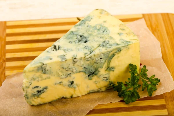 蓝纹奶酪与欧芹 — 图库照片