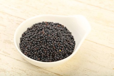 Kabın içinde siyah mercimek