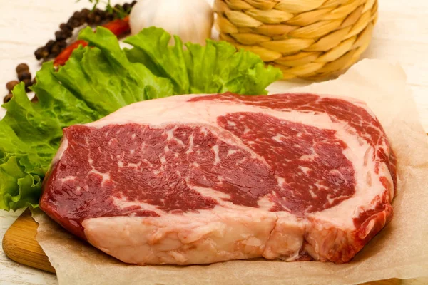 Costoletta bistecca cruda — Foto Stock