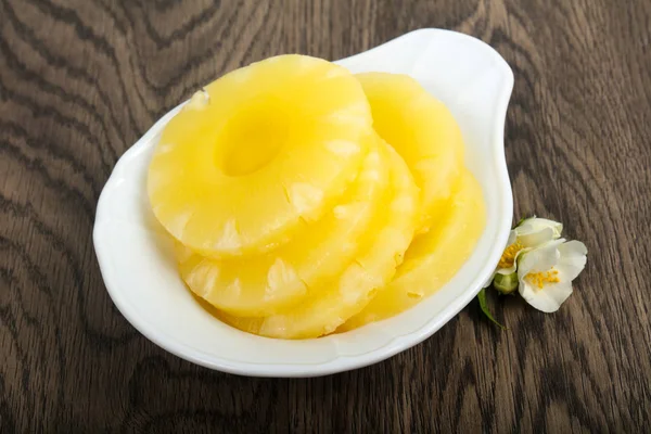 Konserve ananas Yüzükler — Stok fotoğraf