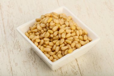 Sedir fındık yığın kase