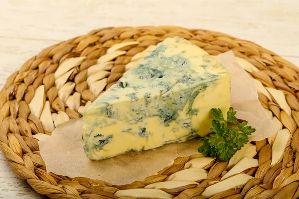 蓝纹奶酪与欧芹 — 图库照片