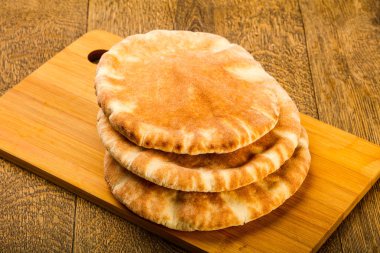 Pita ekmekler yığın 
