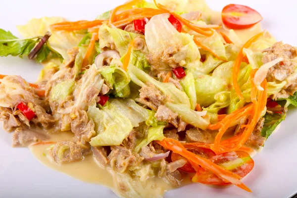 Ensalada Atún Con Zanahorias Chiles Plato — Foto de Stock