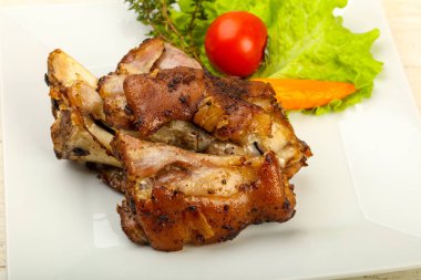 Kavrulmuş domuz diz