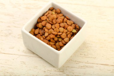 Kabın içinde ham mercimek