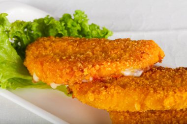 Kızarmış peynir meze