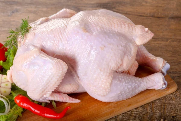 Raw wholesome chicken — Stock Photo, Image