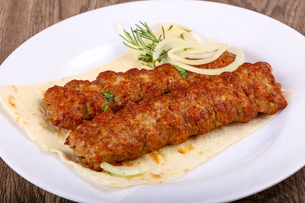 Scharfe saftige gegrillte Dönerspieße — Stockfoto