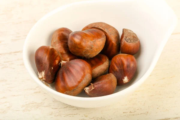 Ripe Chestnuts in the bowl — Stock Photo, Image