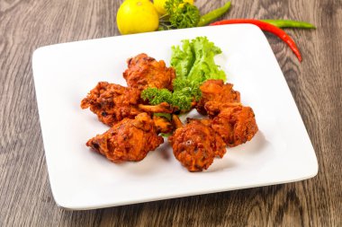 Tavuk lolipop baharatlar ile 