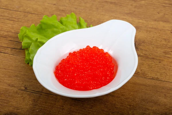 Caviar rojo en plato blanco — Foto de Stock