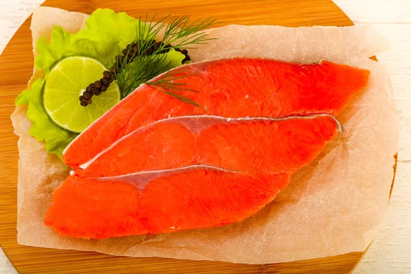 Salted salmon with lime and dill — Stock Photo, Image