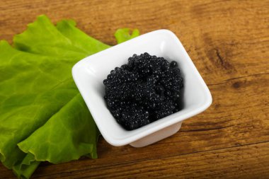 siyah havyar beyaz kase