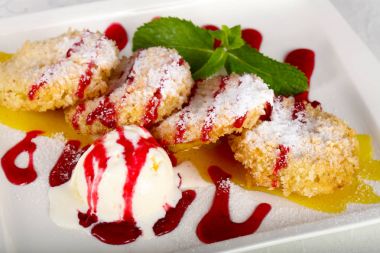 Fried ananas ile syrope