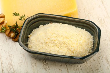 Parmesan peyniri rendesi