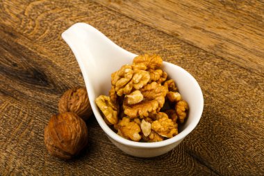 Kabın içinde açık ceviz