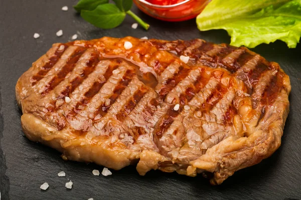 Steak Aux Côtes Grillées Sur Fond Table Bois — Photo