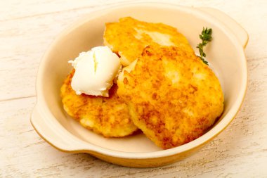 Pirinç göğsü krema sos ve kekik ile