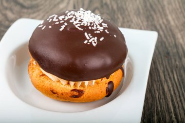 Bouchee kek çikolata ile