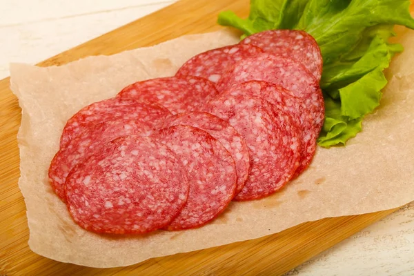 Kiełbasa salami w plasterkach — Zdjęcie stockowe