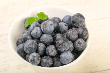 Yaban mersini yığın kase