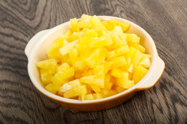 Canned pineapple in bowl — Stock Photo, Image