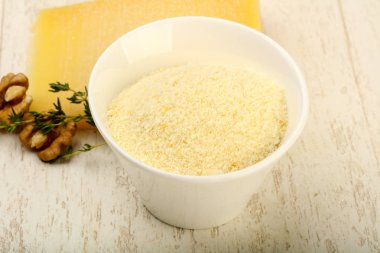 Parmesan peyniri rendesi