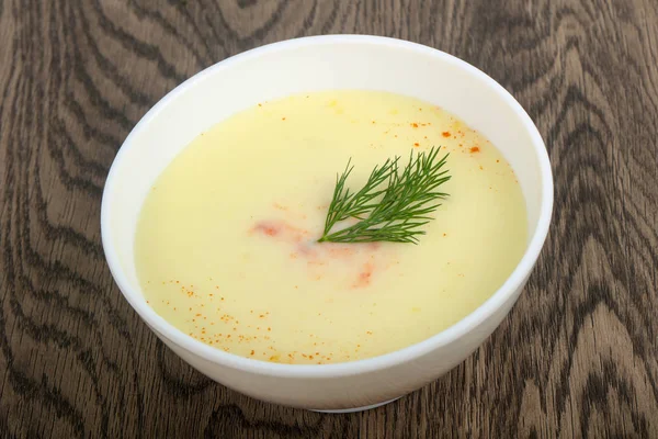 Сырный суп со специями в миске — стоковое фото