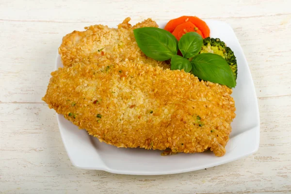 Pollo Con Semillas Sésamo Verduras Hervidas Sobre Fondo Madera —  Fotos de Stock