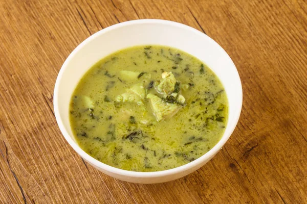 Curry verde com frango na tigela — Fotografia de Stock