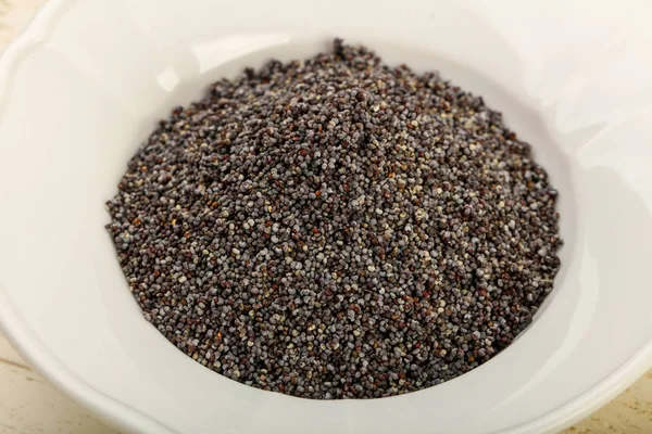 Semillas de amapola en bowl —  Fotos de Stock
