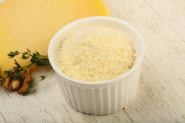 Parmesan peyniri rendesi