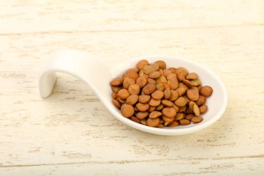 Kabın içinde ham mercimek