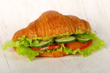 Vegan kruvasan sebzeli