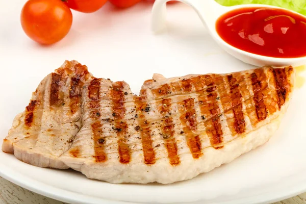 Steak Panggang Dengan Saus Tomat Dan Rosemary — Stok Foto